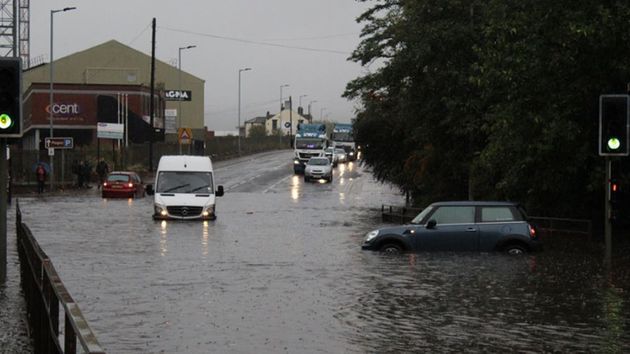 Regatul Unit Sub Ape Inundații și Ploi Abundente Pun In Pericol