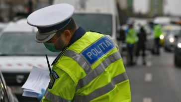 Imnul naţional difuzat din maşinile de poliţie