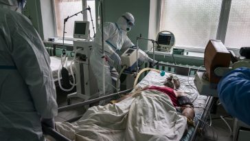 Asociere fatală. Infectarea cu gripă dublează riscul de a muri al unei persoane bolnave de COVID-19