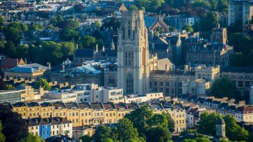 Cunoscută universitate din Anglia, închisă de carantină. 300 de studenți sunt în autoizolare