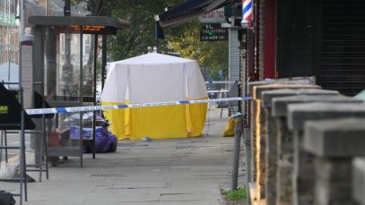 Noapte de groază în Londra: Doi morți. Mai multe persoane, împușcate într-o stație de autobuz