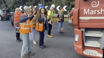 HAOS în Londra: Mai mulți protestatari de mediu au blocat Autostrada M25 în această dimineață