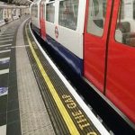 Un bărbat a murit zdrobit de metrou în stația Waterloo. A căzut de pe platformă și nu a mai putut să urce înapoi