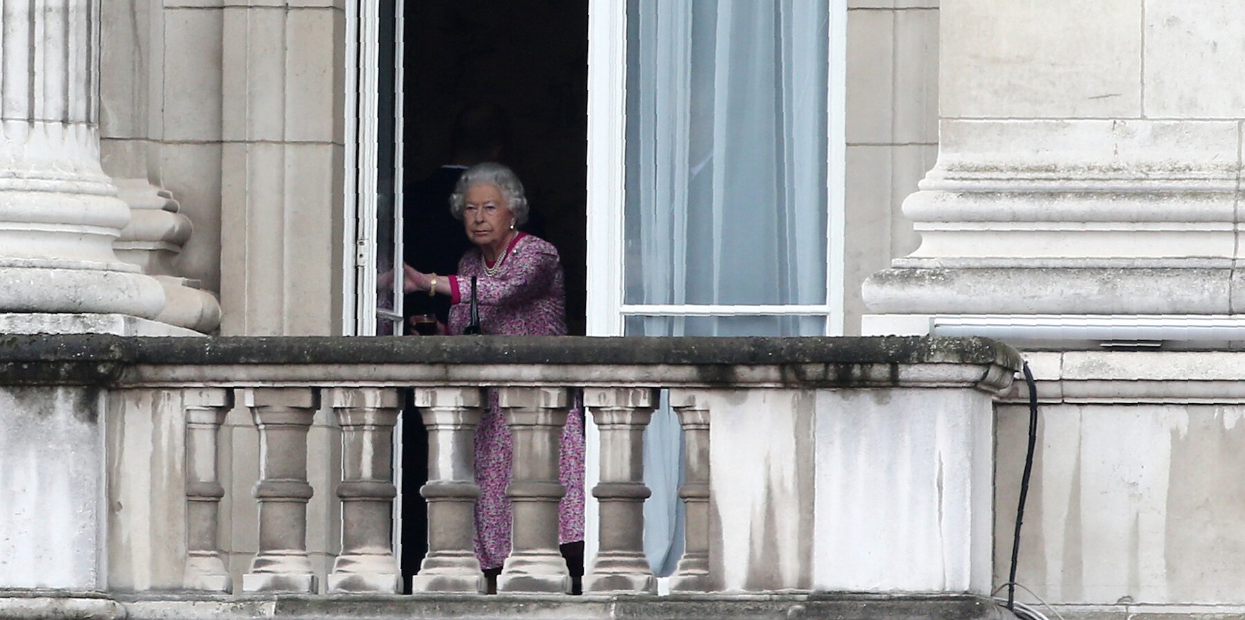 Елизавета 2 на балконе Букингемского дворца