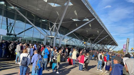 aeroportul stansted evacuat