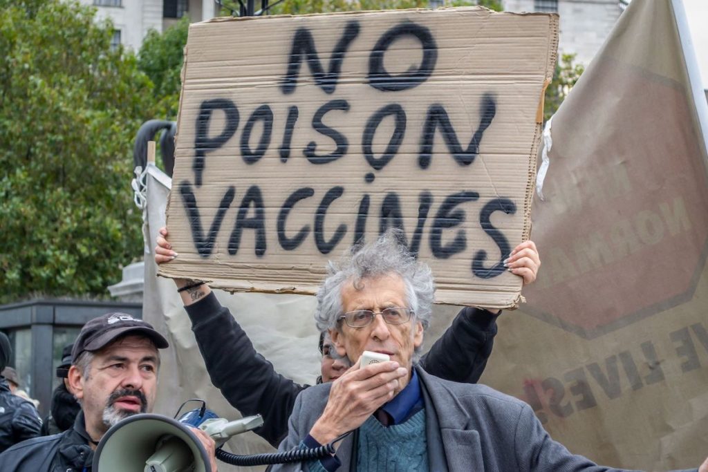 Medic român din Marea Britanie: „Sunt pacienți care pledează anti-vaccinare și apoi mor”