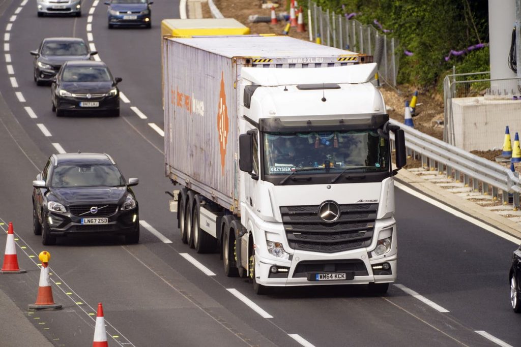 Șofer de camion român în UK: „Salariile de 50 mii de lire nu există! E o mare vrăjeală”