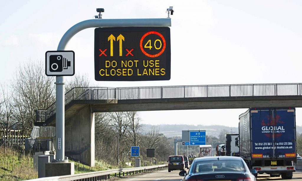 Șoferii din Marea Britanie vor fi amendați IMEDIAT dacă vor face asta pe autostradă