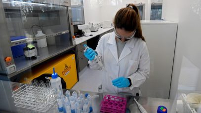 Oamenii de știință de la Oxford lucrează la un nou vaccin anti-COVID-19