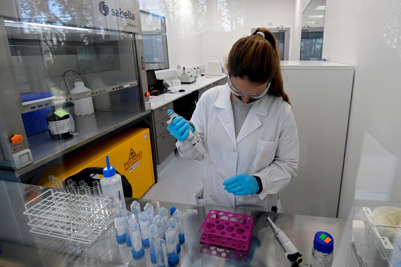 Oamenii de știință de la Oxford lucrează la un nou vaccin anti-COVID-19