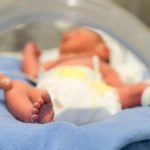 Marea Britanie: Bebeluș de 9 zile, mort de COVID. Mama se îmbolnăvise în timpul sarcinii