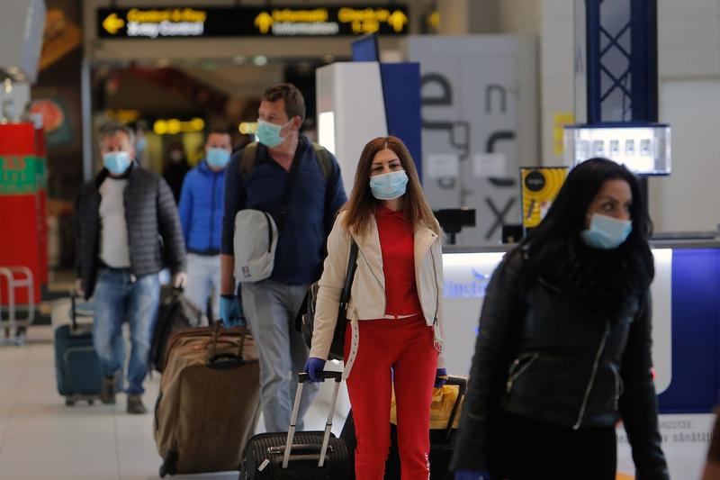Aeroportul Internațional Henri Coandă: Călătorii cu certificate de vaccinare britanice, refuzați la frontieră. „Doar certificatele UE sunt valabile”