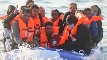 Franța și Marea Britanie se acuză reciproc după tragedia din Canalul Mânecii în care au murit 31 de imigranți