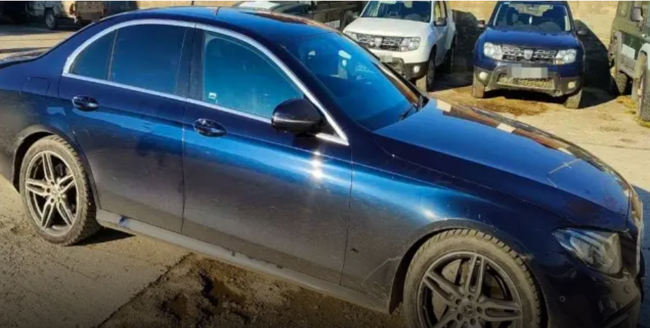 Un Mercedes E Class furat din UK, găsit la o femeie de 45 de ani din Maramureș