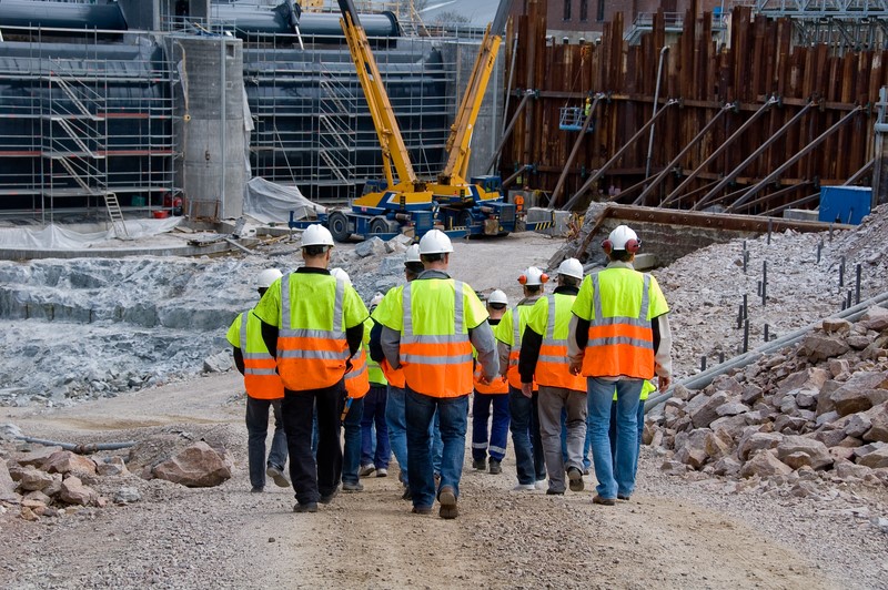 Muncitorii în construcții din România ar putea să lucreze fără viză în Marea Britanie