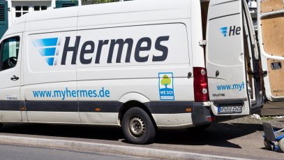 Anglia: Român șofer la Hermes, acuzat că a furat din colete. Ce pedeapsă riscă