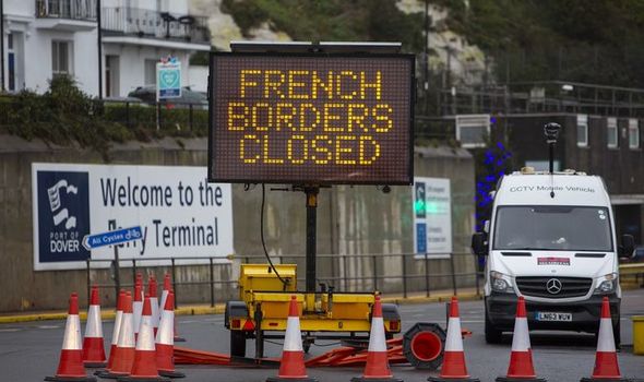 Franța închide granița cu Marea Britanie din cauza răspândirii Omicron în regat