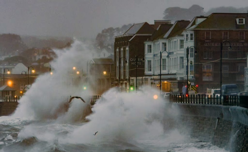 Avertisment de TORNADĂ pentru Marea Britanie. Furtuna Barra se dezlănțuie în toată țara
