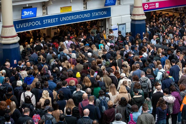 Greva de la metroul londonez continuă în acest weekend. Ce linii vor fi afectate