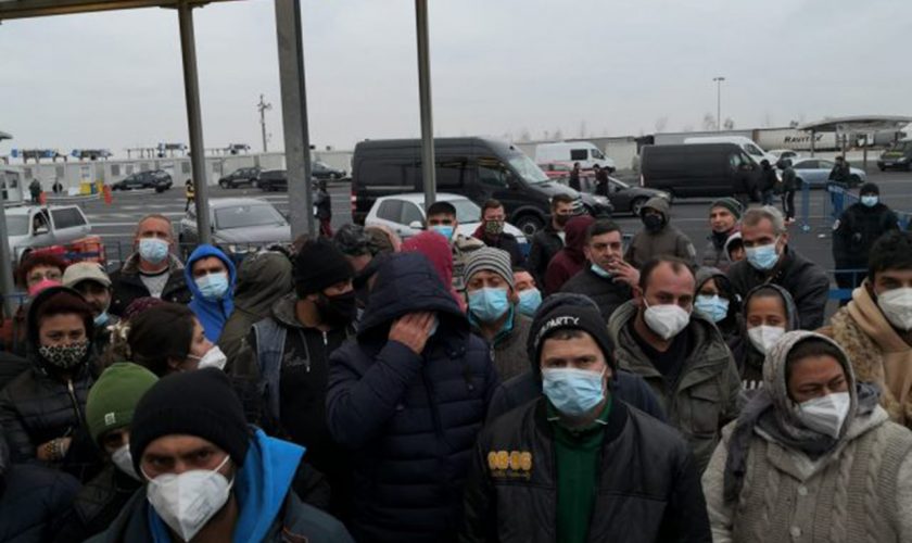 Medici abuzați la punctele de frontieră. Scuipați și înjurați de românii din diaspora trimiși în carantină
