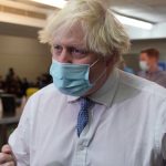 Cel puțin un pacient din Anglia a murit infectat cu varianta Omicron, spune Boris Johnson