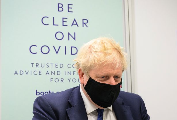Boris Johnson, acuzat că a invitat 100 de oameni la o petrecere în plină pandemie. Poliția anchetează
