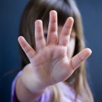 Fetiță de 9 ani din România, sclavă în Marea Britanie. Violată în mod repetat și „căsătorită” de trei ori pentru bani
