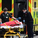 Sute de decese de COIVD raportate în Regatul Unit. Guvernul relaxează restricțiile