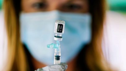A treia doza de vaccin - protecție de 95% împotriva riscului de deces cauzat de Omicron