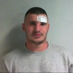 Infractor român violent, extrădat în Marea Britanie pentru a fi condamnat. A bătut trei bărbați