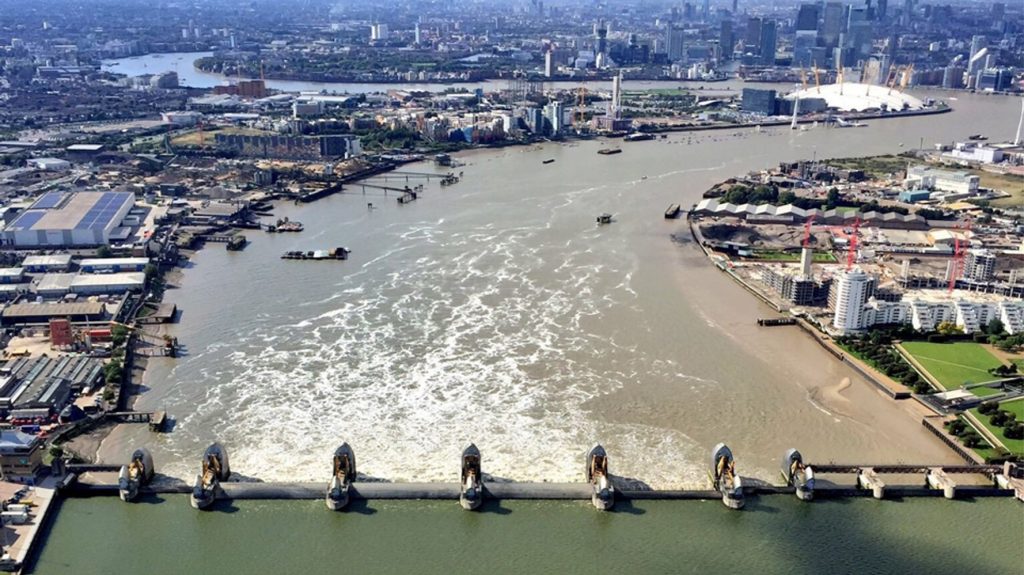 ALERTĂ de inundații în Londra. Nivelul râului Tamisa este foarte crescut