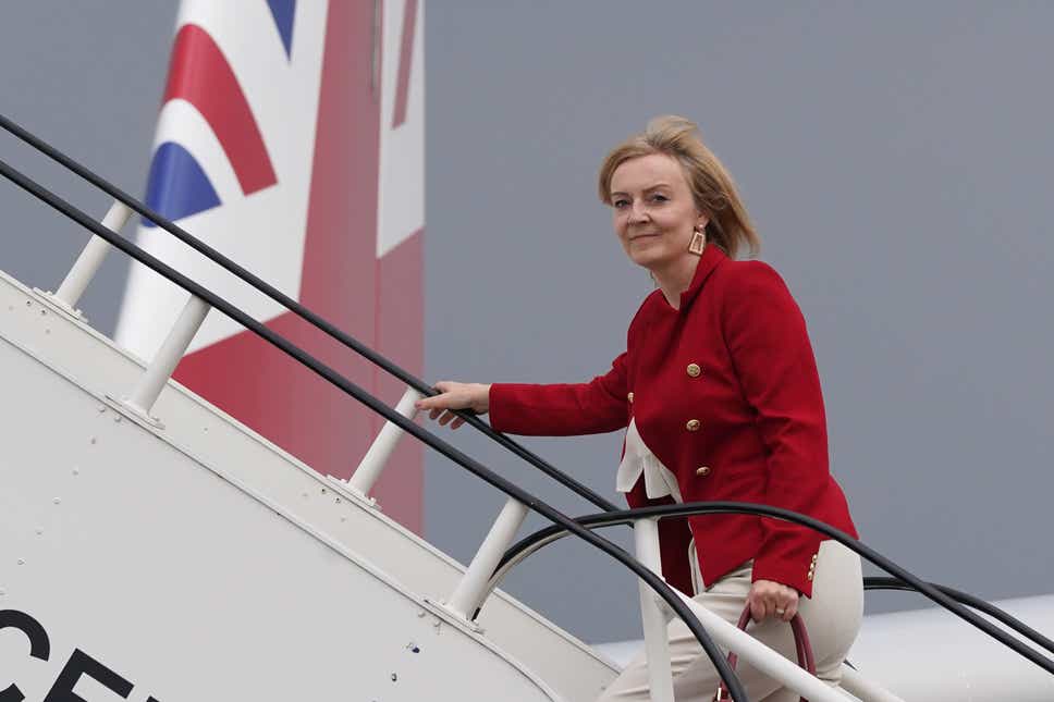 Ministrul britanic de Externe, acuzat că a cheltuit JUMĂTATE DE MILION de lire sterline ca să zboare în Australia
