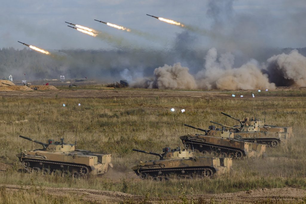 Începe războiul? Focuri de artilerie în estul Ucrainei. Rusia ar putea declanșa invazia