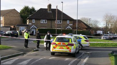 Crimă în Londra. Bărbat de 21 de ani, înjunghiat mortal în plină zi, la câțiva metri de o școală