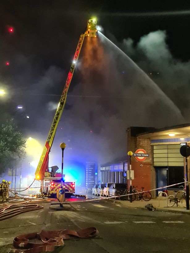 Incendiu de proporții în stația metrou Acton din Londra. „O groază de oameni ar fi putut muri” 