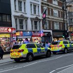 Londra: Bărbat înjunghiat pe Oxford Street, în fața trecătorilor îngroziți