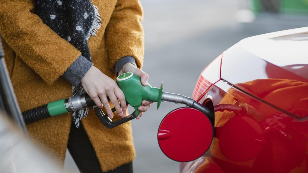 Benzina și motorina au atins noi prețuri maxime în Marea Britanie. Sunt așteptate noi creșteri pe fondul conflictului din Ucraina