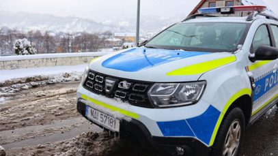 Tânăr fără permis și cu mașină înmatriculată în UK, provoacă un accident în timp ce fuge de poliție în Suceava