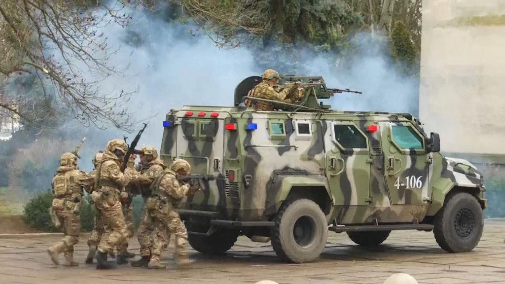 Marea Britanie își retrage soldații din Ucraina. Cetățenii britanici, îndemnați să plece urgent 