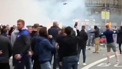 Suporterii lui Chelsea s-au luat la bătaie cu poliția franceză în timp ce strigau: „Abramovici, Abramovici!”