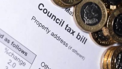 Regatul Unit: Consiliile returnează bani din Taxa Locală (Council Tax)