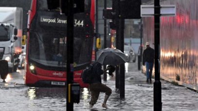 Alerte de inundații pentru vestul Londrei. Sunt așteptate ploi torențiale