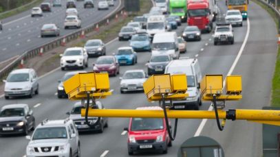 Criza petrolului: Interzicerea conducerii duminica și limitarea vitezei pe autostrăzi cu 10km/h