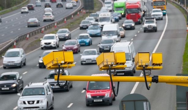 Criza petrolului: Interzicerea conducerii duminica și limitarea vitezei pe autostrăzi cu 10km/h