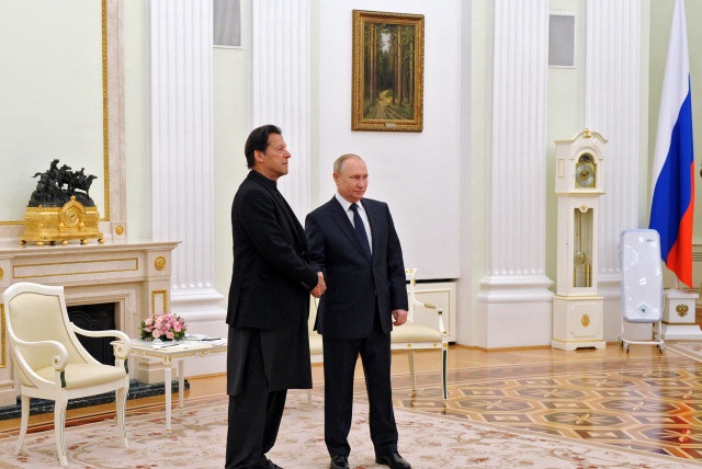 Pakistanul îi dă o mână de ajutor lui Putin. Cumpără 2 milioane de tone de grâu și gaze din Rusia