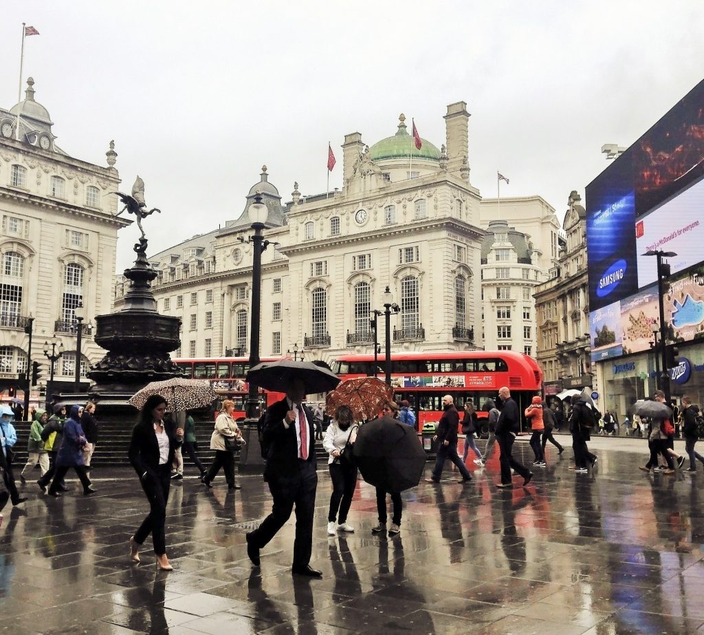 Vremea în Regatul Uni:. Averse de ploaie și furtuni de peste 100km/h în weekend