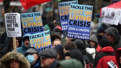Marea Britanie: Oamenii sunt mai îngrijorați de problemele financiare decât de COVID