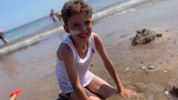 Băiat de 9 ani moare după o operație în Anglia. Medicii au spus că are șanse, dar starea sa s-a agravat