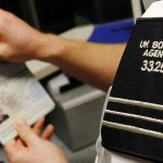 Doi români au intrat în Marea Britanie cu pașapoartele altor persoane pentru a lucra ilegal