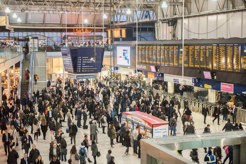 Londra: Trenuri anulate și servicii feroviare întârziate din cauza unui incident pe calea ferată